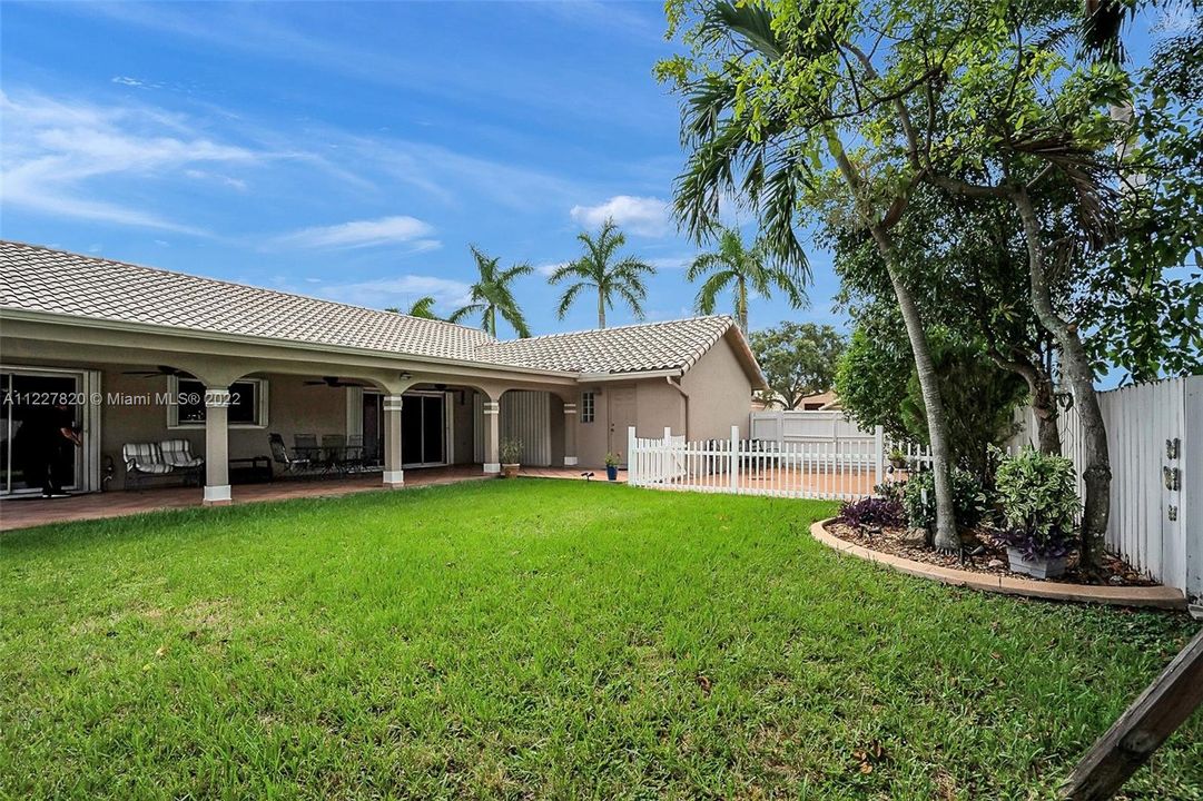 Recently Sold: $649,900 (4 beds, 2 baths, 2460 Square Feet)