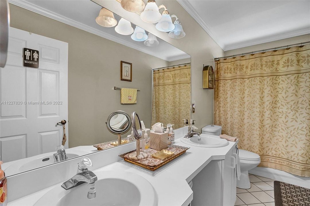 Recently Sold: $649,900 (4 beds, 2 baths, 2460 Square Feet)