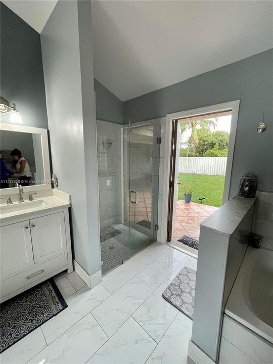 Recently Sold: $649,900 (4 beds, 2 baths, 2460 Square Feet)