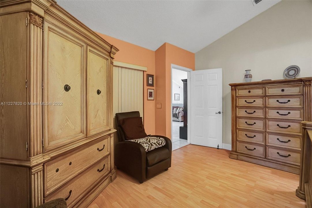 Recently Sold: $649,900 (4 beds, 2 baths, 2460 Square Feet)