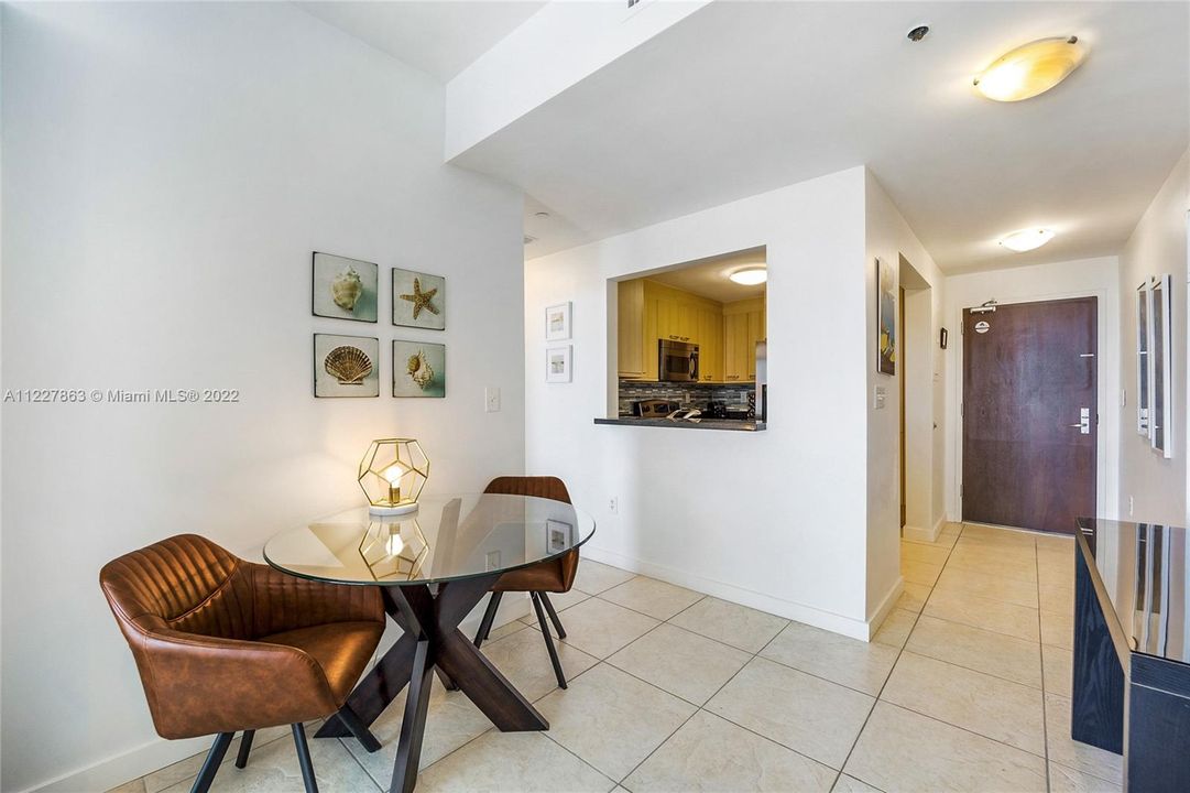 Recently Sold: $675,000 (1 beds, 1 baths, 723 Square Feet)