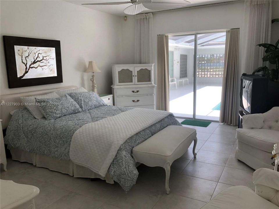 Recently Sold: $1,080,000 (3 beds, 2 baths, 2170 Square Feet)
