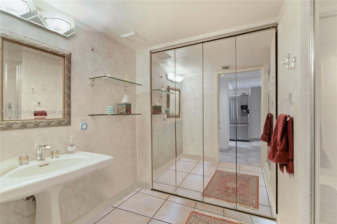 最近售出: $549,900 (2 贝兹, 2 浴室, 1447 平方英尺)