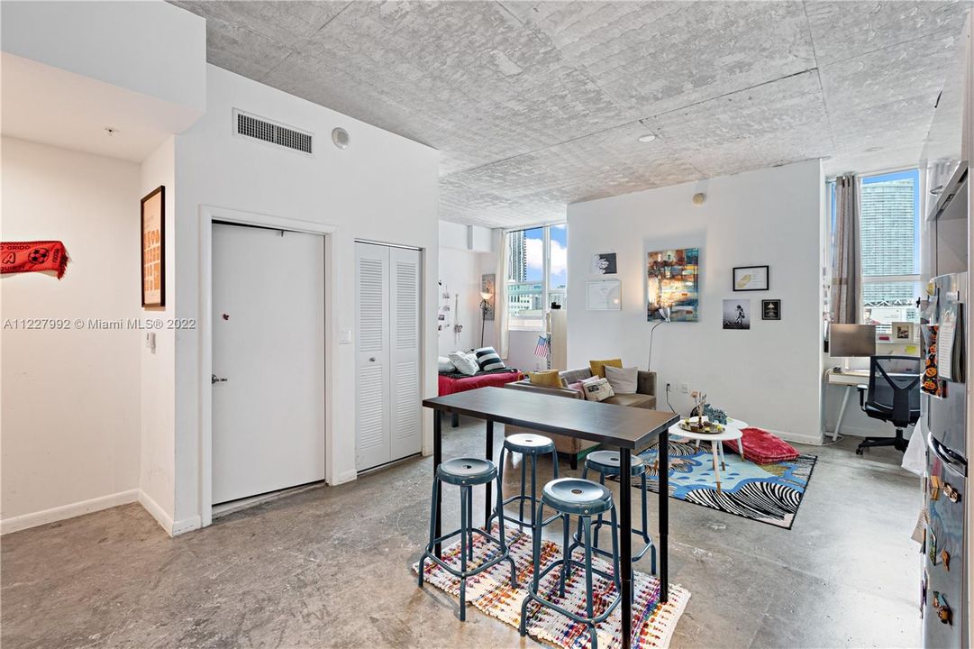 Recently Sold: $320,000 (1 beds, 1 baths, 639 Square Feet)