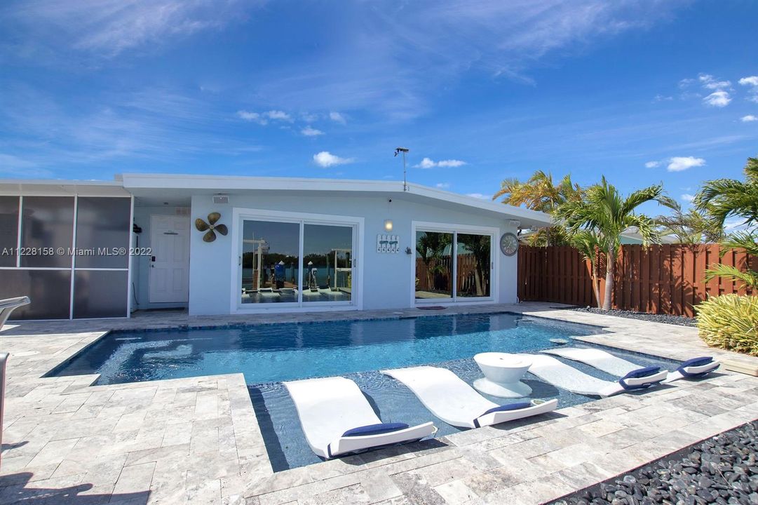 Recently Sold: $1,998,000 (4 beds, 2 baths, 1440 Square Feet)