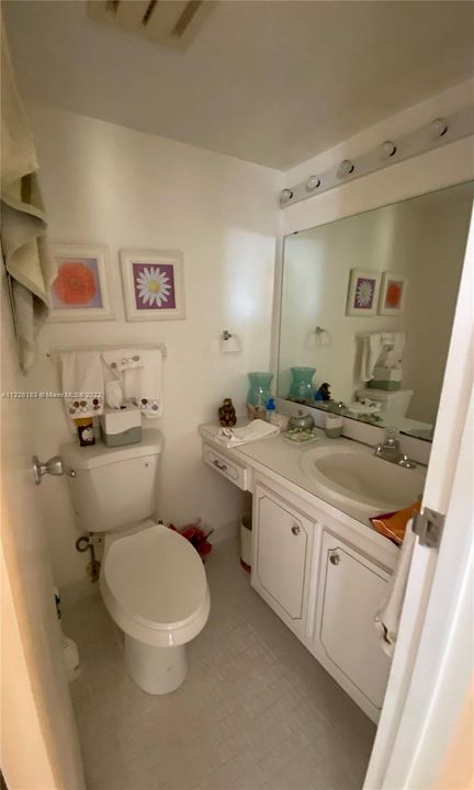 Recently Sold: $325,000 (1 beds, 1 baths, 896 Square Feet)