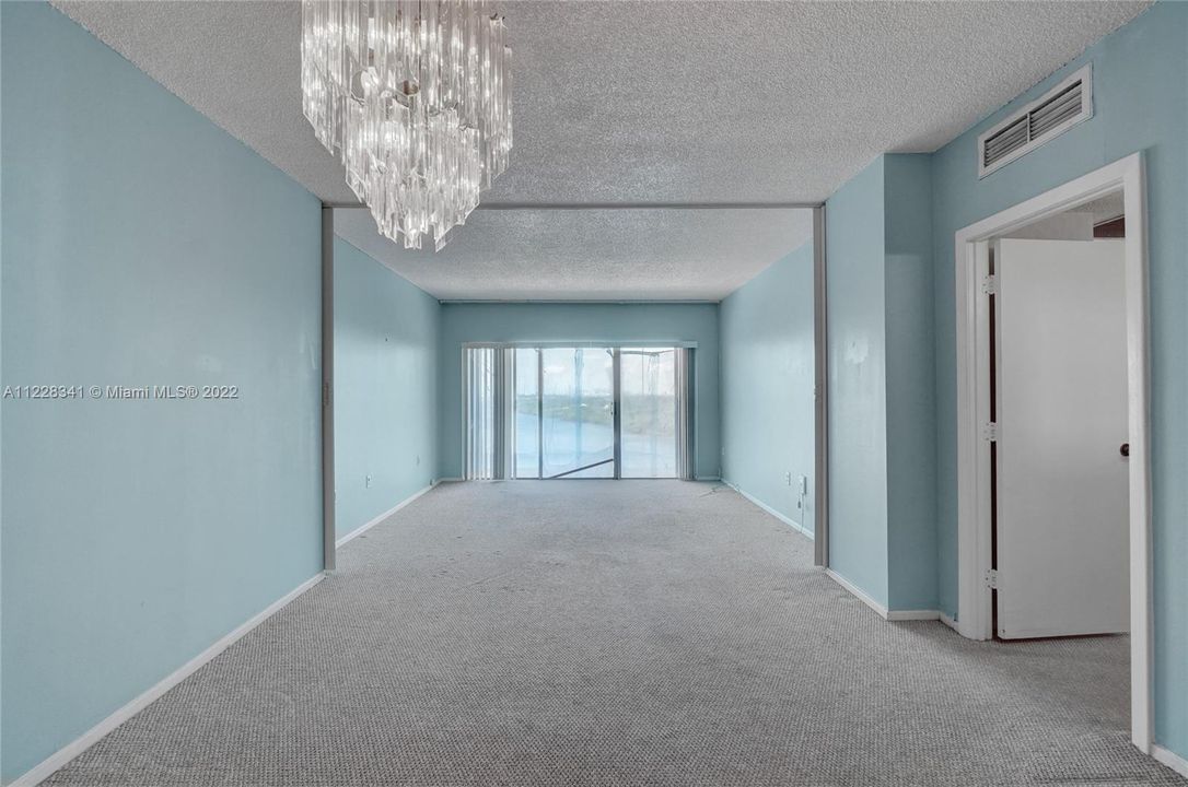 Recently Sold: $299,900 (1 beds, 1 baths, 762 Square Feet)