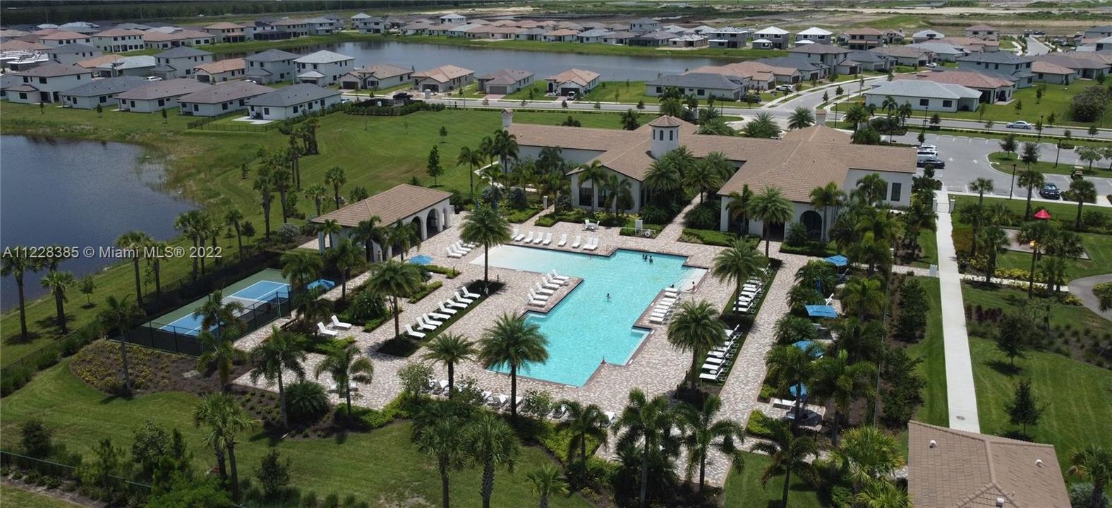 CLUB HOUSE