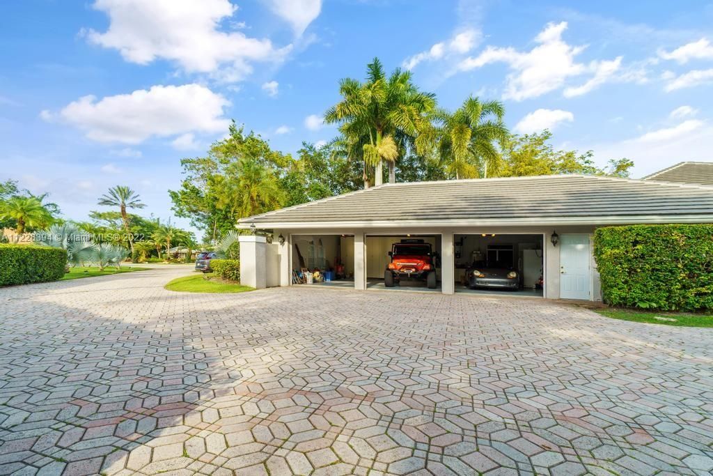 Vendido Recientemente: $2,399,000 (6 camas, 7 baños, 6295 Pies cuadrados)