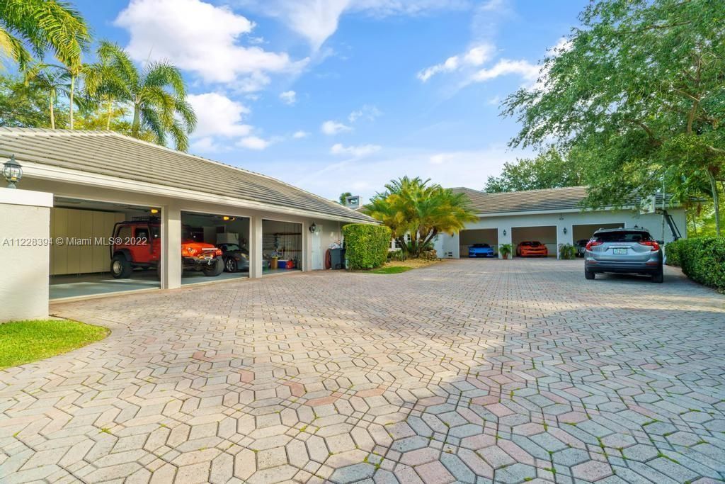 Vendido Recientemente: $2,399,000 (6 camas, 7 baños, 6295 Pies cuadrados)