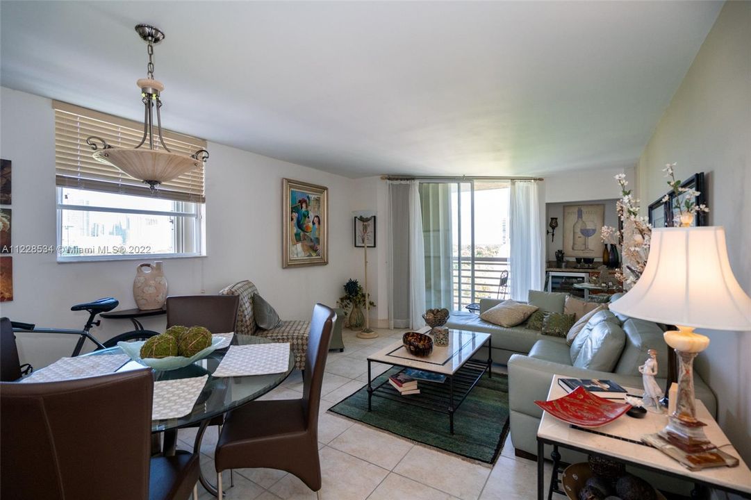 Recently Sold: $525,000 (2 beds, 2 baths, 1263 Square Feet)