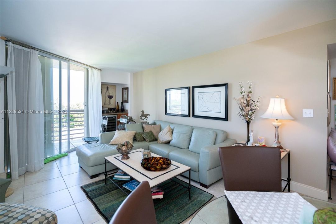 Recently Sold: $525,000 (2 beds, 2 baths, 1263 Square Feet)