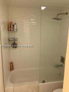 Main bath,modern shower head