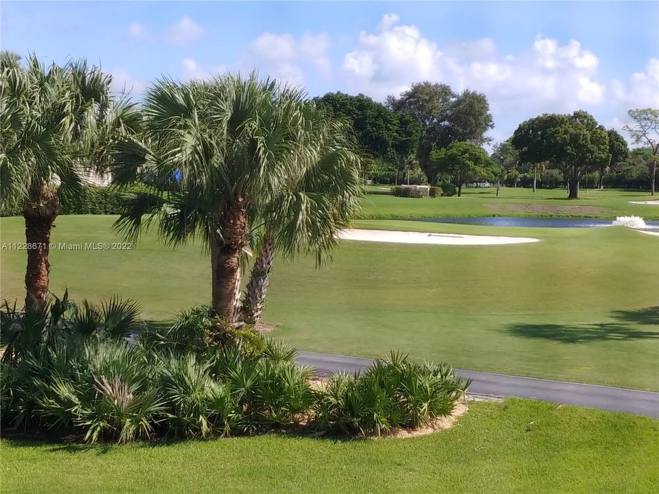 9 hole walking golf course included in the rent.