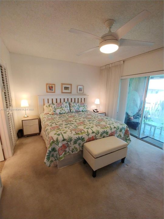 Good size Master bedroom, walk in closet, private bathroom