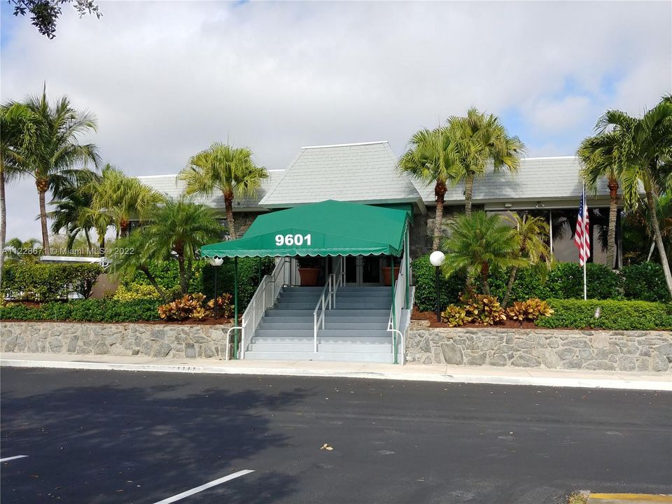 Little Club Clubhouse Entrance