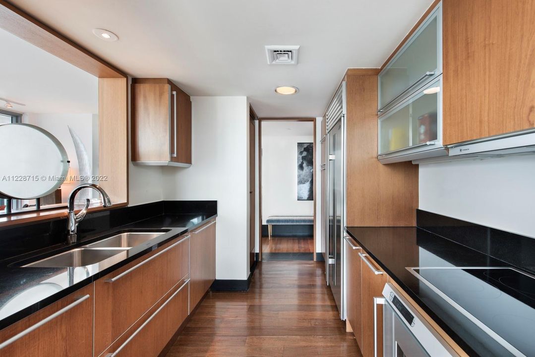 Recently Sold: $3,300,000 (2 beds, 2 baths, 1198 Square Feet)