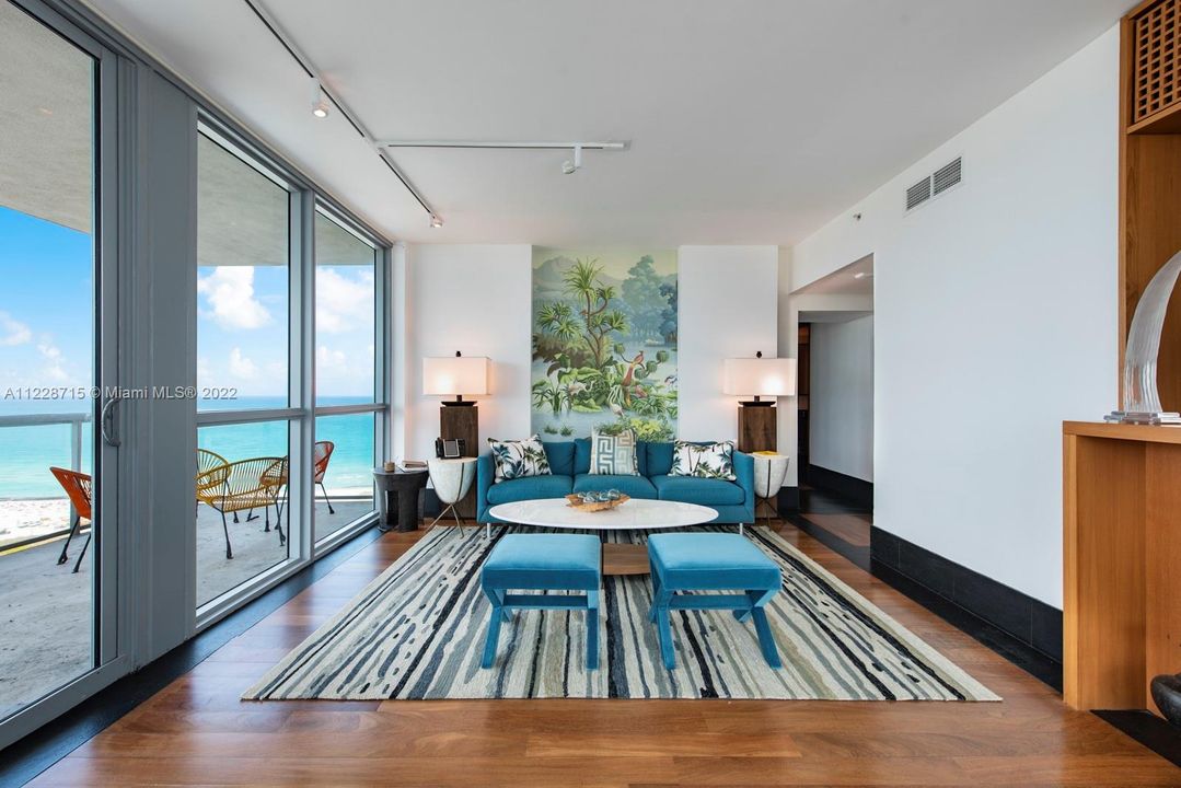 Recently Sold: $3,300,000 (2 beds, 2 baths, 1198 Square Feet)