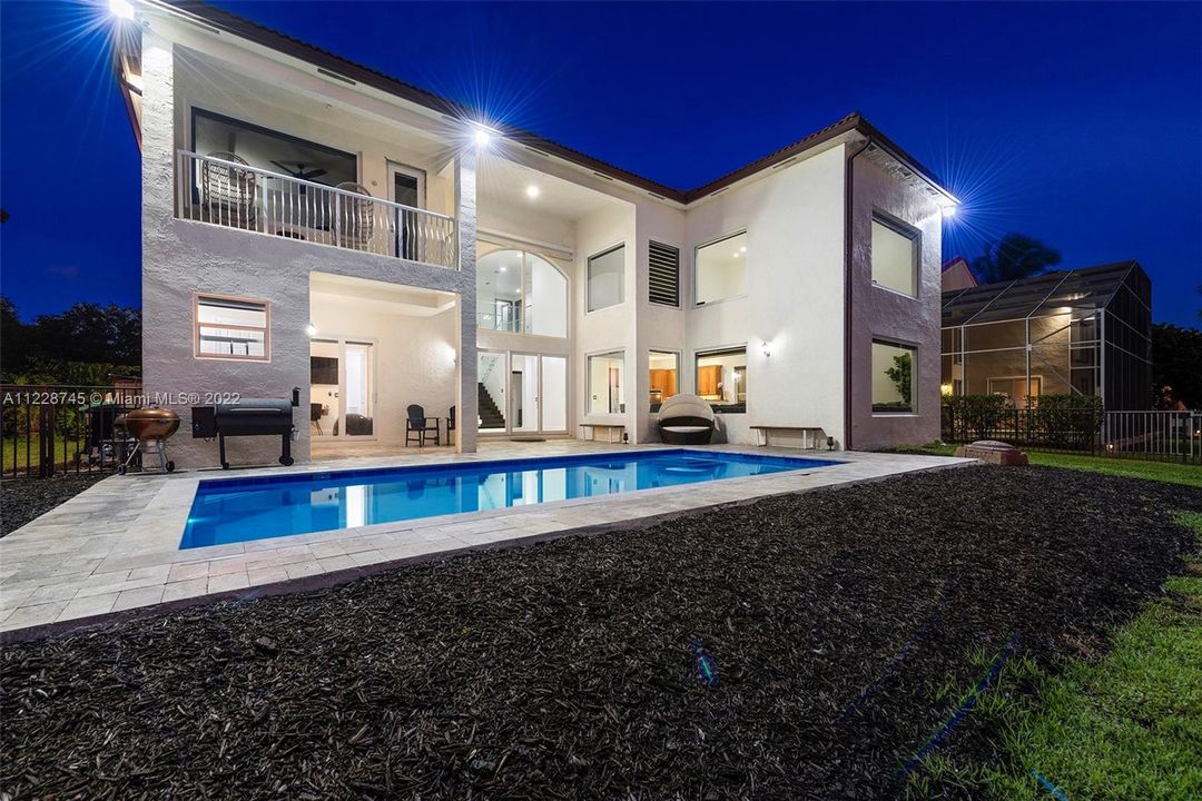 Vendido Recientemente: $1,395,000 (5 camas, 4 baños, 3488 Pies cuadrados)