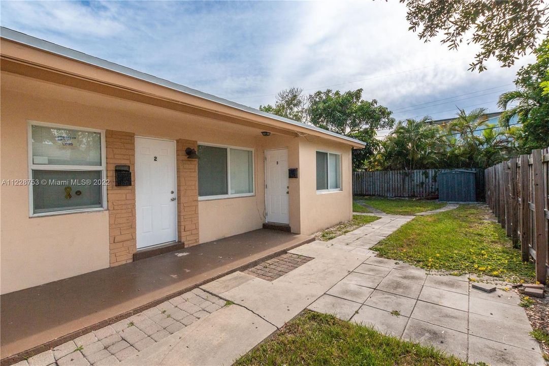 Recently Rented: $1,300 (0 beds, 1 baths, 420 Square Feet)