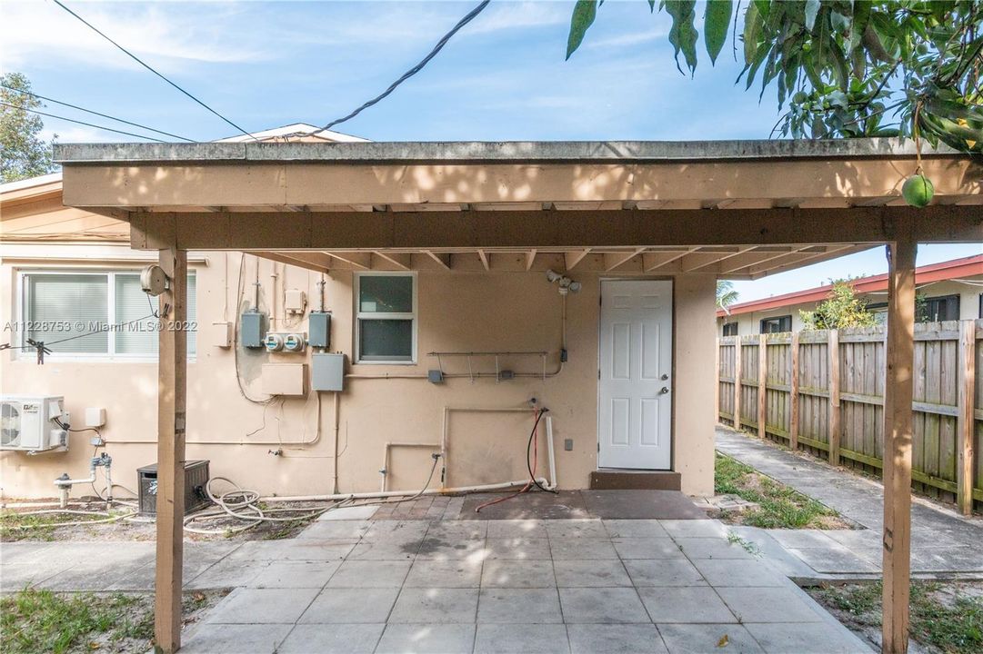 Recently Rented: $1,300 (0 beds, 1 baths, 420 Square Feet)