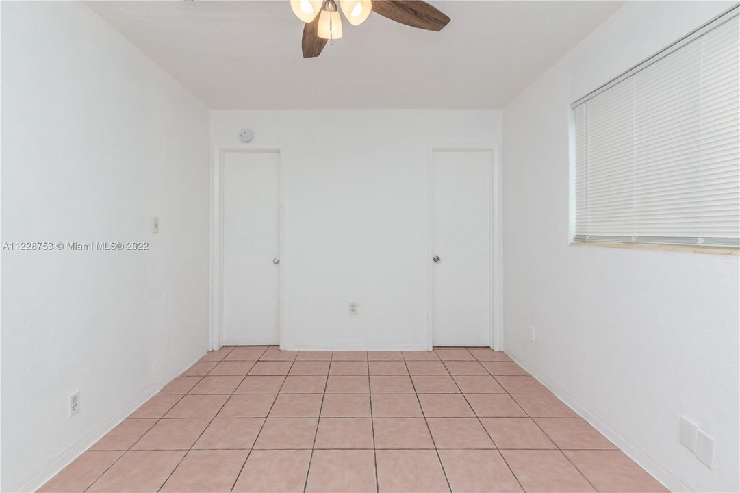 Recently Rented: $1,300 (0 beds, 1 baths, 420 Square Feet)