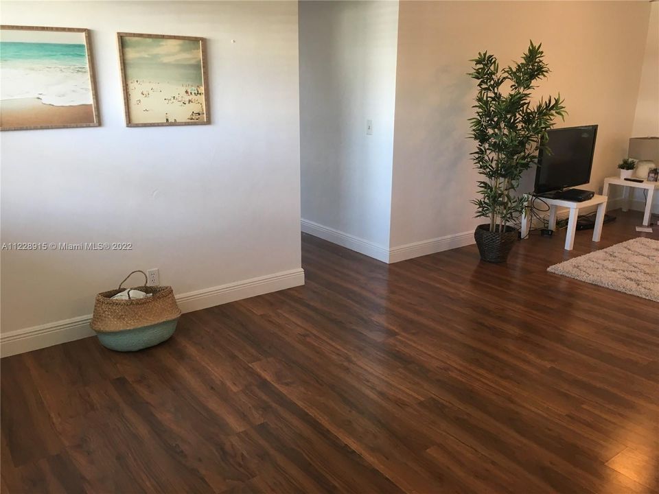 Recently Rented: $2,500 (2 beds, 2 baths, 1400 Square Feet)