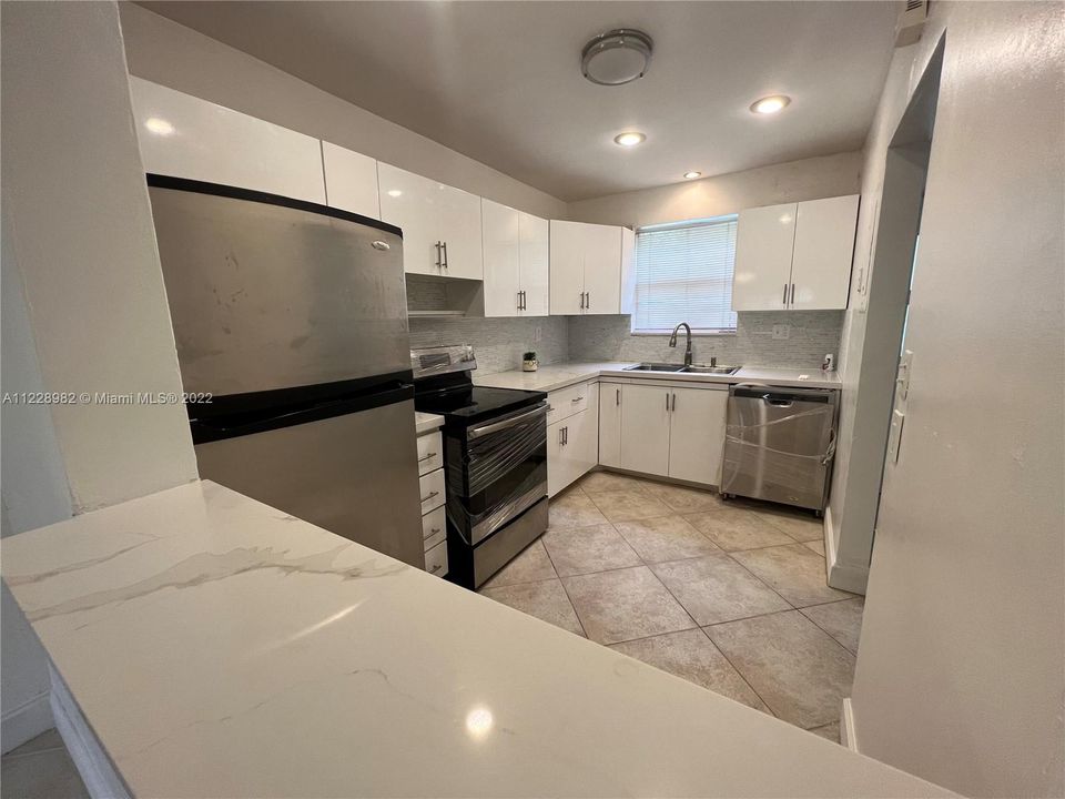 Vendido Recientemente: $389,900 (2 camas, 2 baños, 1507 Pies cuadrados)