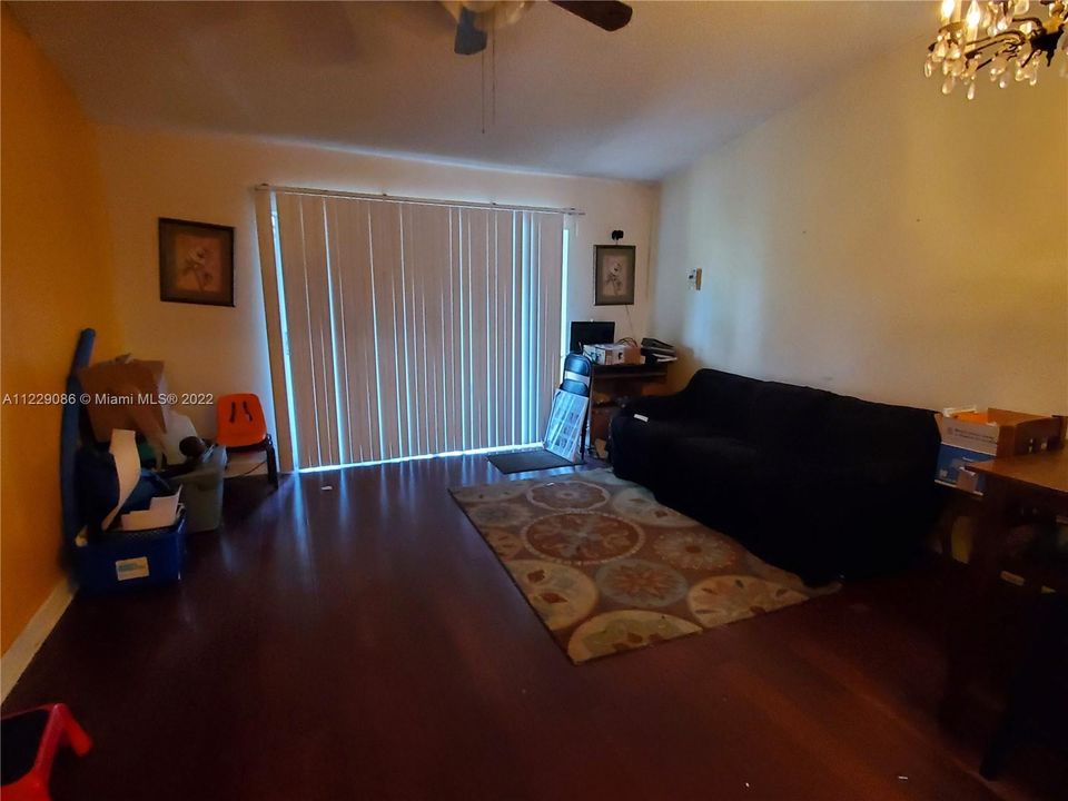 Vendido Recientemente: $285,000 (3 camas, 2 baños, 1140 Pies cuadrados)