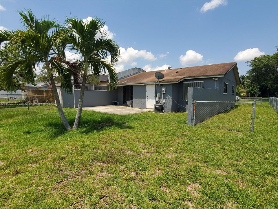 Vendido Recientemente: $285,000 (3 camas, 2 baños, 1140 Pies cuadrados)