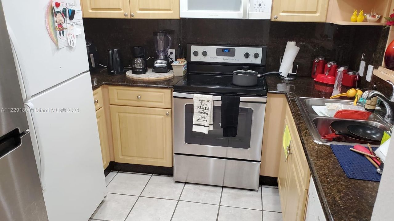 For Sale: $245,000 (1 beds, 1 baths, 741 Square Feet)