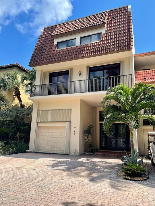 Recently Sold: $1,950,000 (4 beds, 4 baths, 5608 Square Feet)