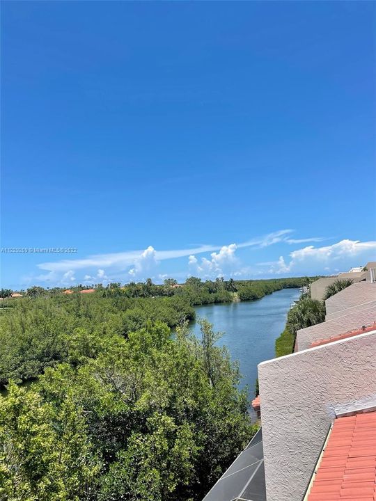 Recently Sold: $1,950,000 (4 beds, 4 baths, 5608 Square Feet)