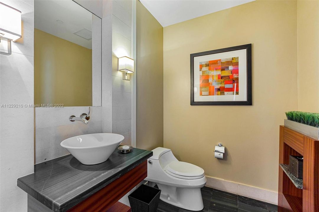 最近售出: $2,599,000 (2 贝兹, 2 浴室, 1147 平方英尺)