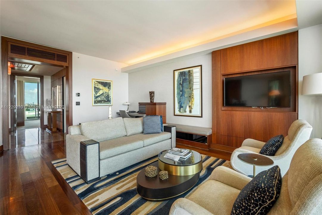 Recently Sold: $2,599,000 (2 beds, 2 baths, 1147 Square Feet)