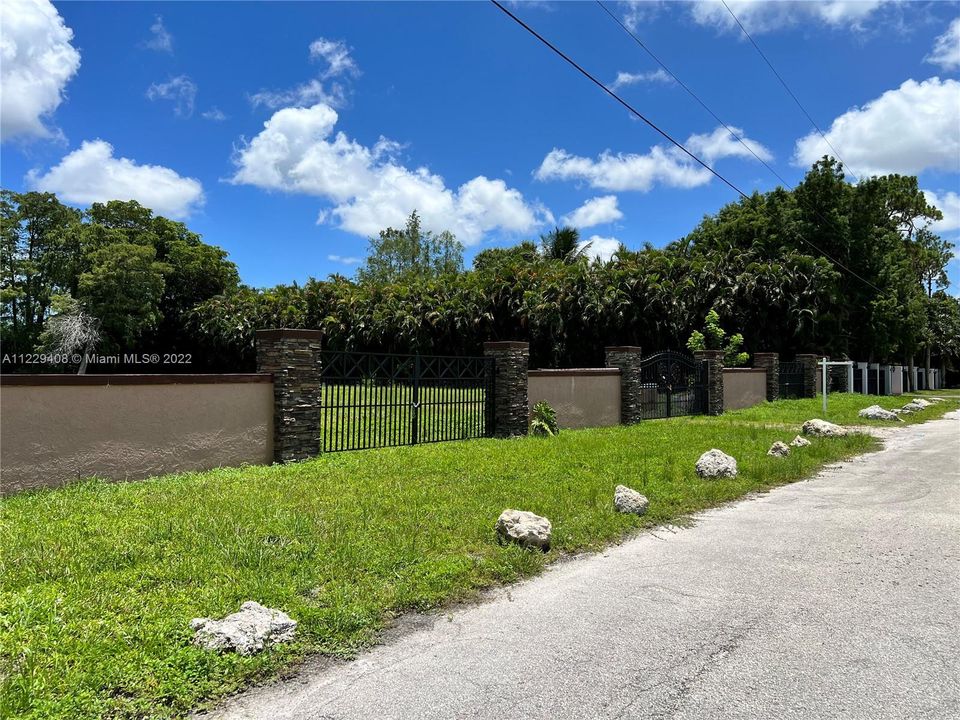 Recently Sold: $839,000 (2.50 acres)