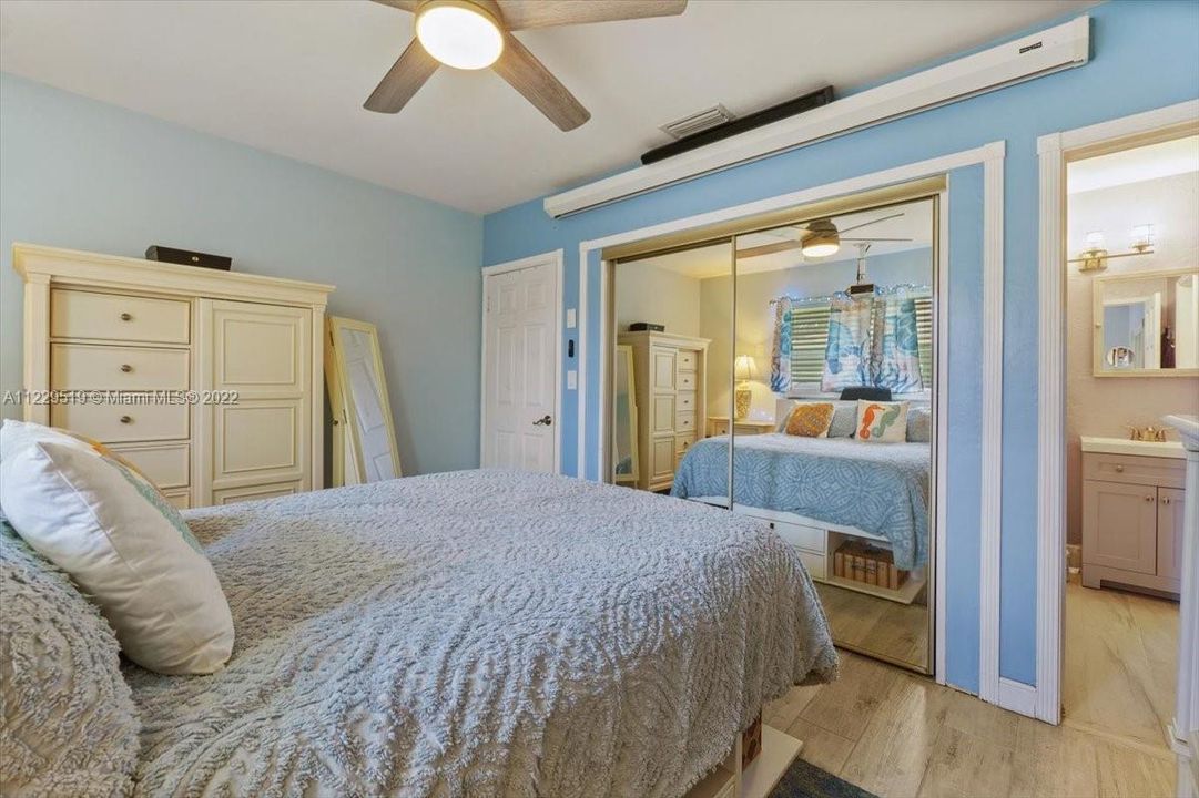 Vendido Recientemente: $729,900 (3 camas, 2 baños, 0 Pies cuadrados)