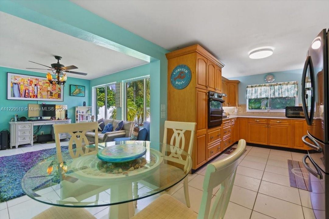 Vendido Recientemente: $729,900 (3 camas, 2 baños, 0 Pies cuadrados)