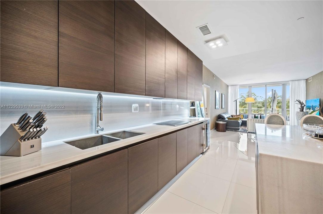 Recently Sold: $2,490,000 (2 beds, 2 baths, 1728 Square Feet)