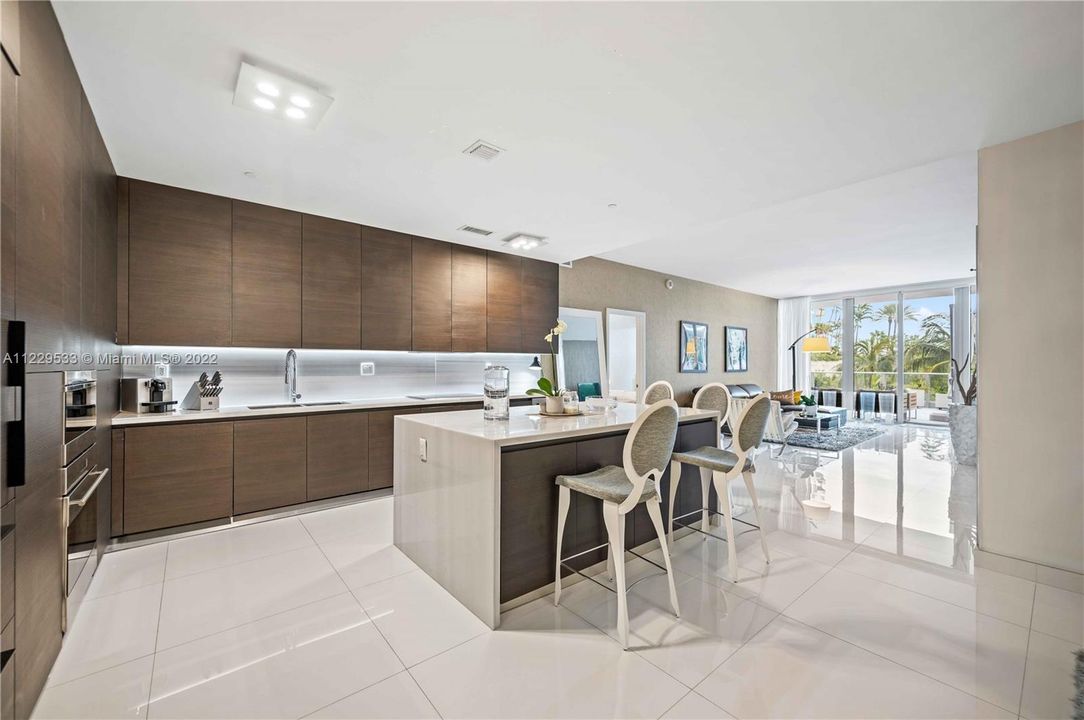 Recently Sold: $2,490,000 (2 beds, 2 baths, 1728 Square Feet)