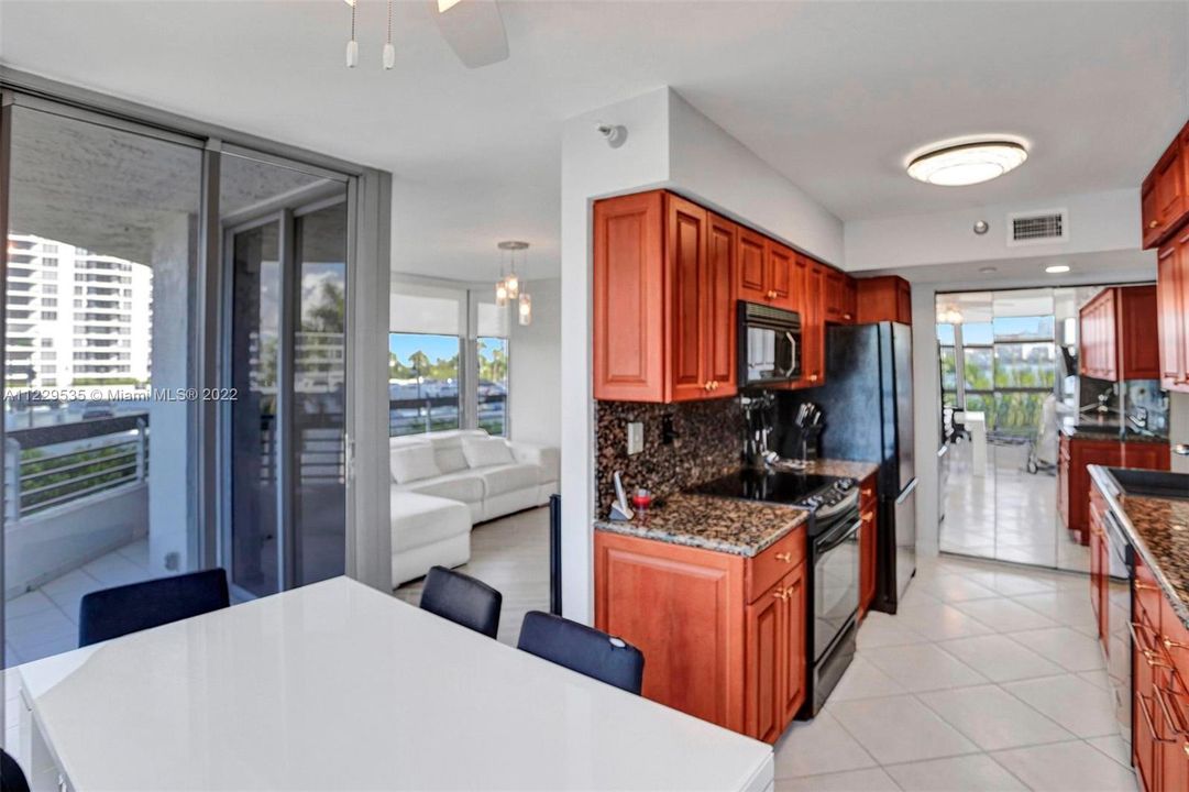 Recently Sold: $850,000 (3 beds, 3 baths, 1694 Square Feet)