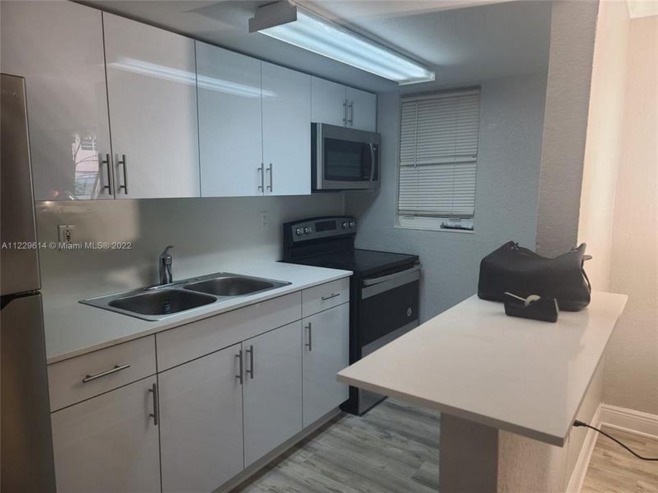 Recently Sold: $165,000 (1 beds, 1 baths, 558 Square Feet)