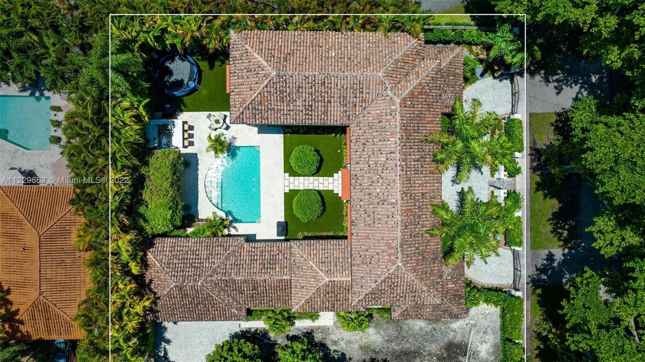 Recently Sold: $5,000,000 (6 beds, 7 baths, 6115 Square Feet)