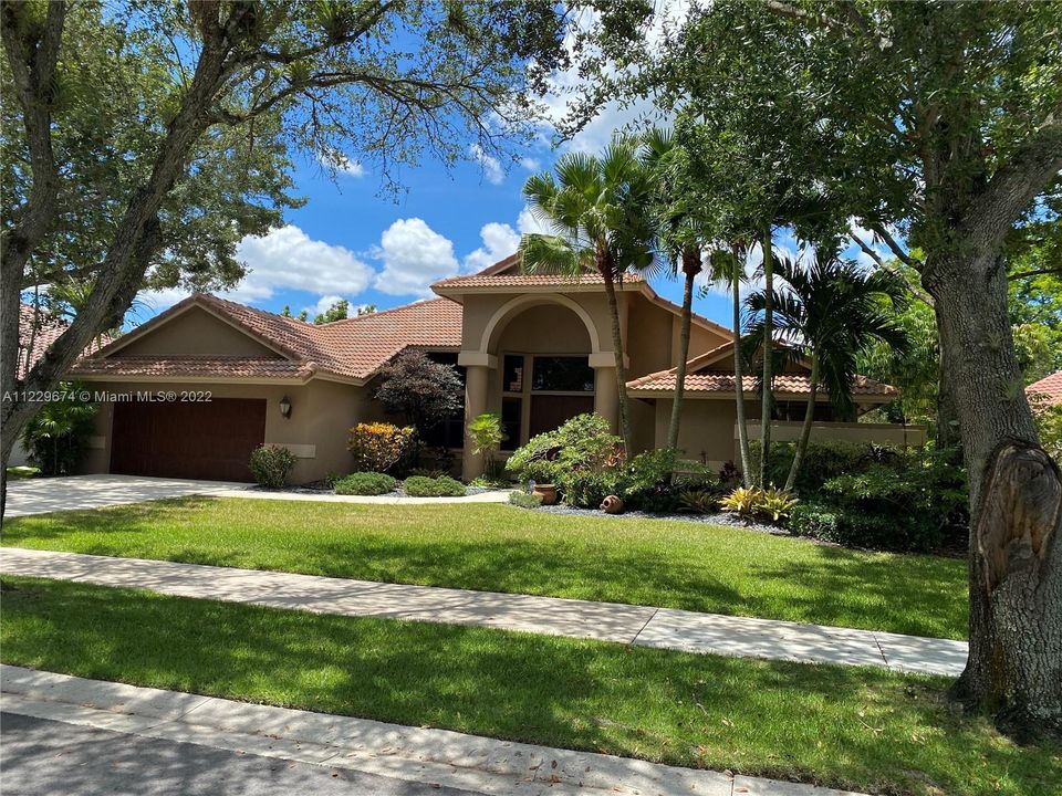 Recently Sold: $1,250,000 (5 beds, 3 baths, 2724 Square Feet)