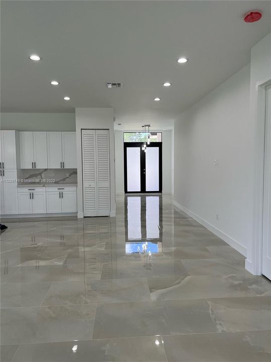 Недавно продано: $759,000 (4 спален, 3 ванн, 2385 Квадратных фут)