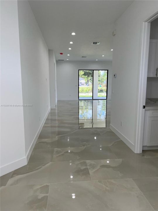 Недавно продано: $759,000 (4 спален, 3 ванн, 2385 Квадратных фут)