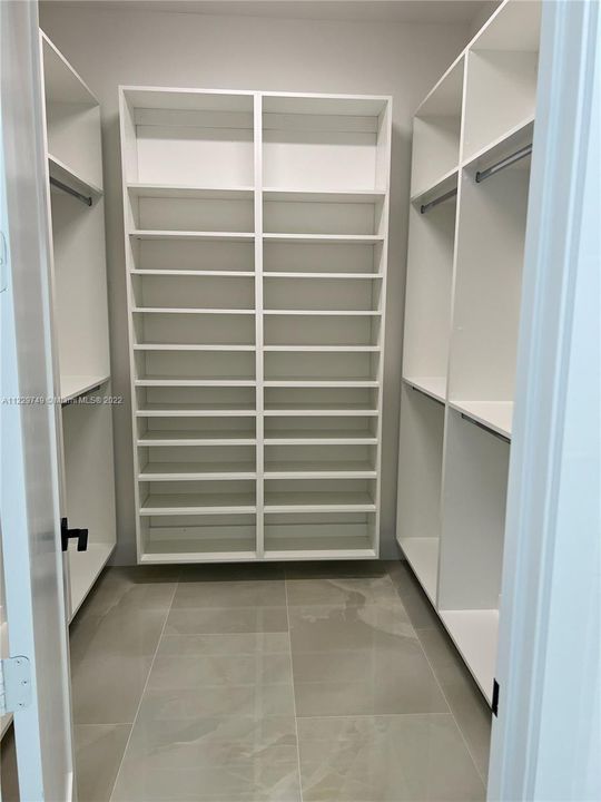 Недавно продано: $759,000 (4 спален, 3 ванн, 2385 Квадратных фут)