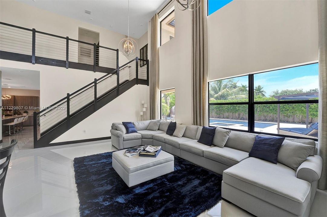 Recently Sold: $1,650,000 (5 beds, 4 baths, 4147 Square Feet)