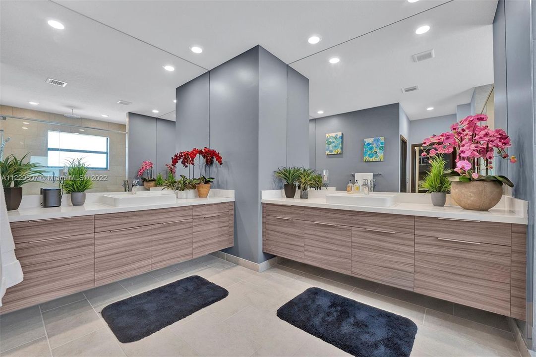 Recently Sold: $1,650,000 (5 beds, 4 baths, 4147 Square Feet)