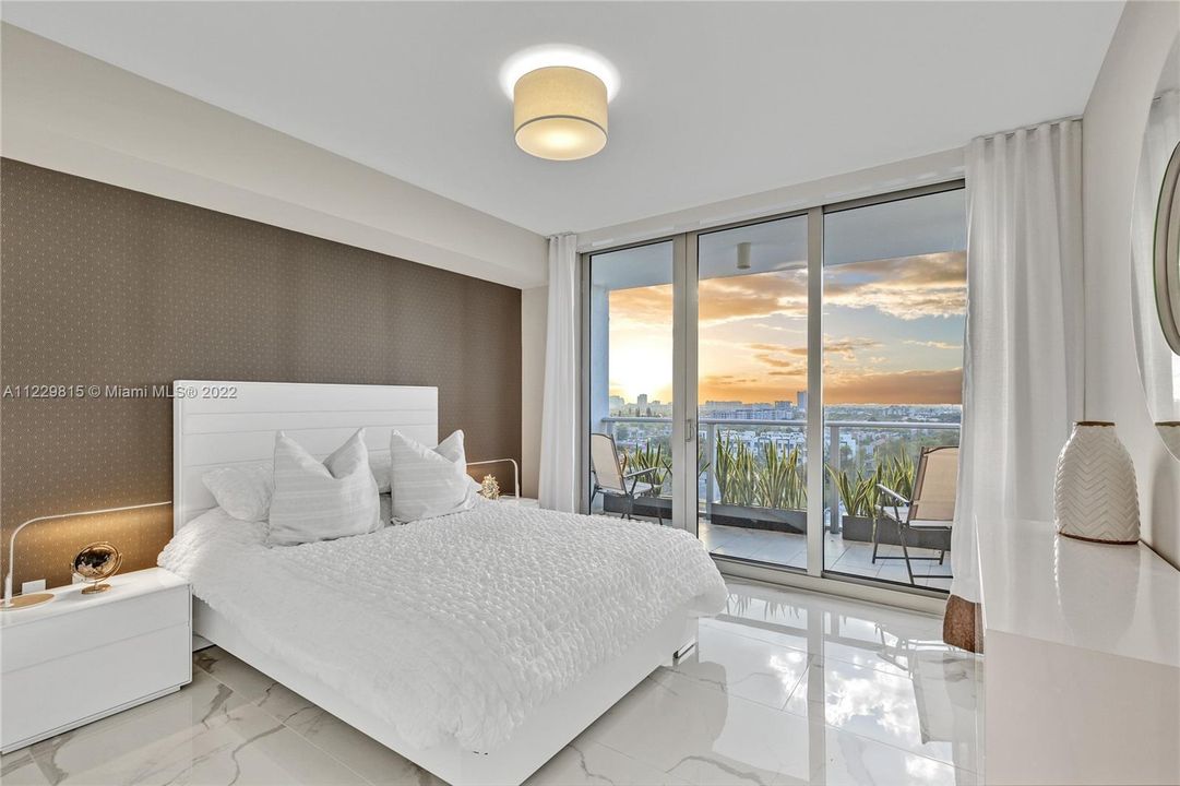 Recently Sold: $1,075,000 (2 beds, 2 baths, 1598 Square Feet)